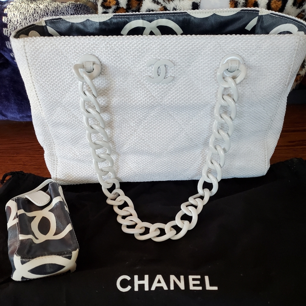 CHANEL White Textured Tote with Chunky Chain Straps